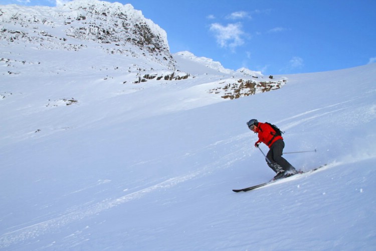 Korsatjokka, Heliskiing Riksgränsen, 19 Mars 2011  Foto: Andreas Bengtsson