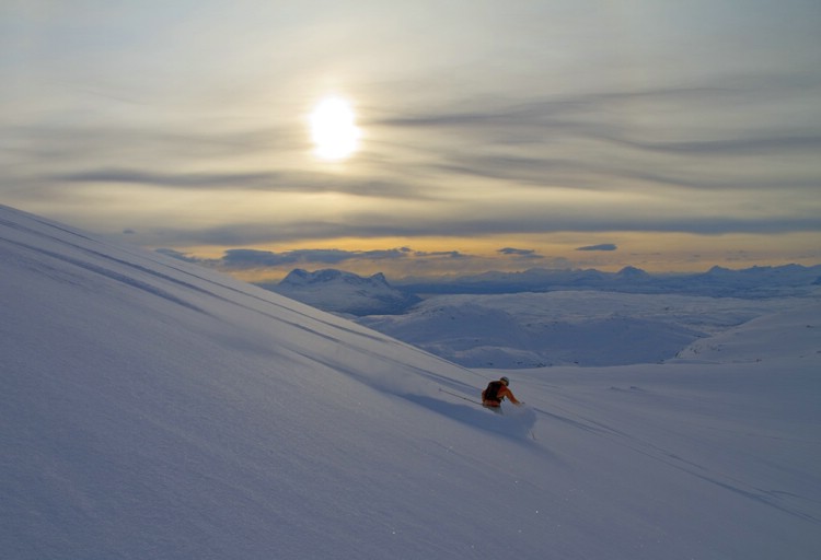 Powder skiing at 6 pm. Heliski weekend on the 22nd of April 2010. Photo: Andreas Bengtsson